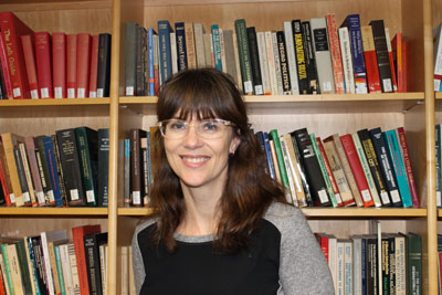 Anna Pegler-Gordon in front of bookcases full of books.